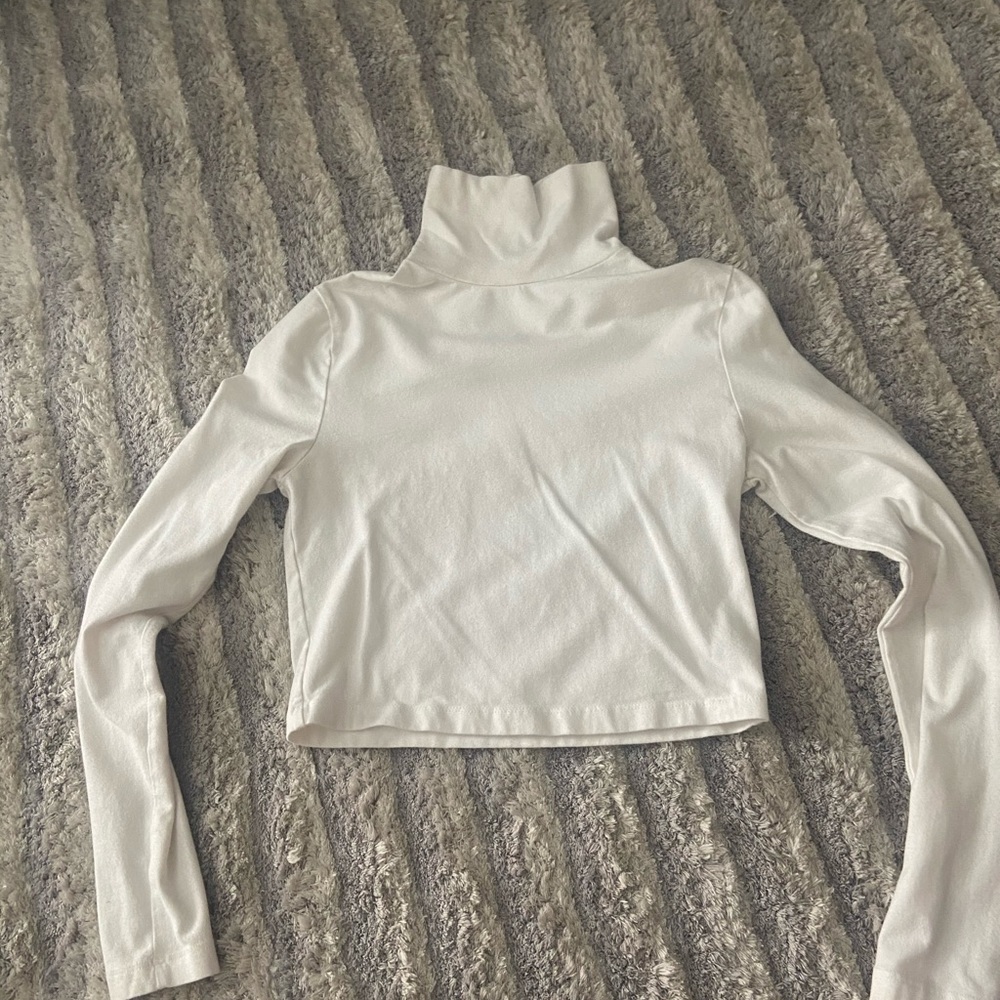 White turtleneck crop top
